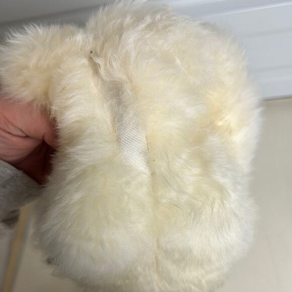 Vintage Cream Pom-Pom Hat Accessory - Picture 4 of 4